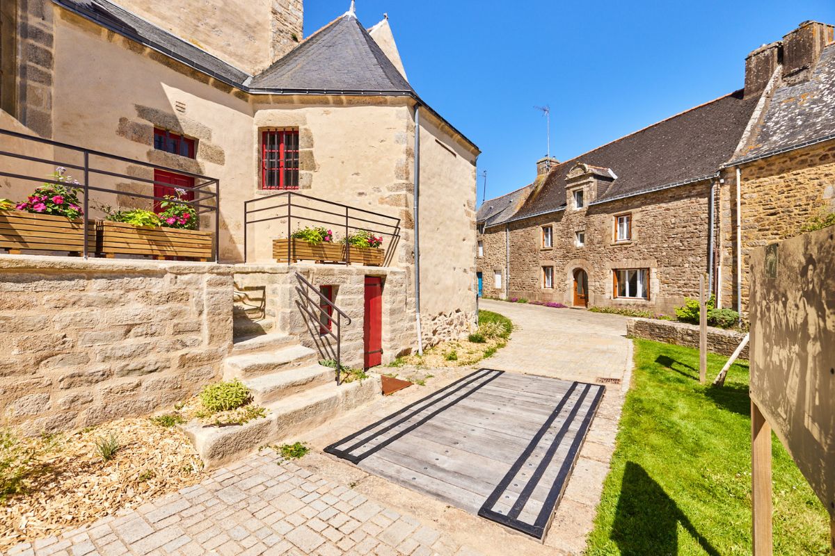 Explorez les villages bretons pour en apprendre plus sur l'Histoire de Bretagne !