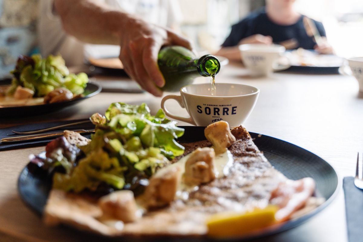 La convivialité résumée par une photo en Bretagne !