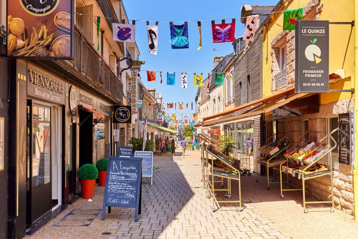 Promenez-vous dans les ruelles de la Bretagne depuis votre location de vacances.