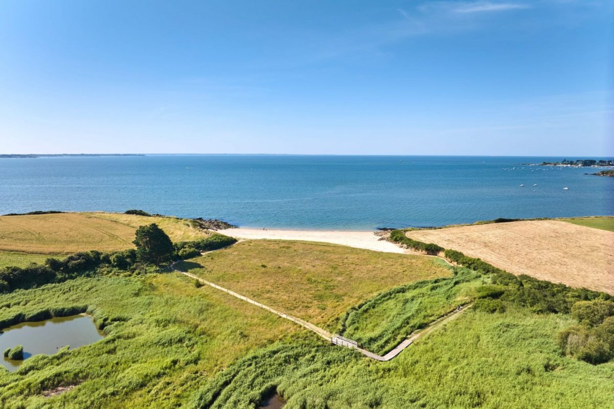 Les paysages de la Bretagne se dévoilent depuis votre location dans le Morbihan.