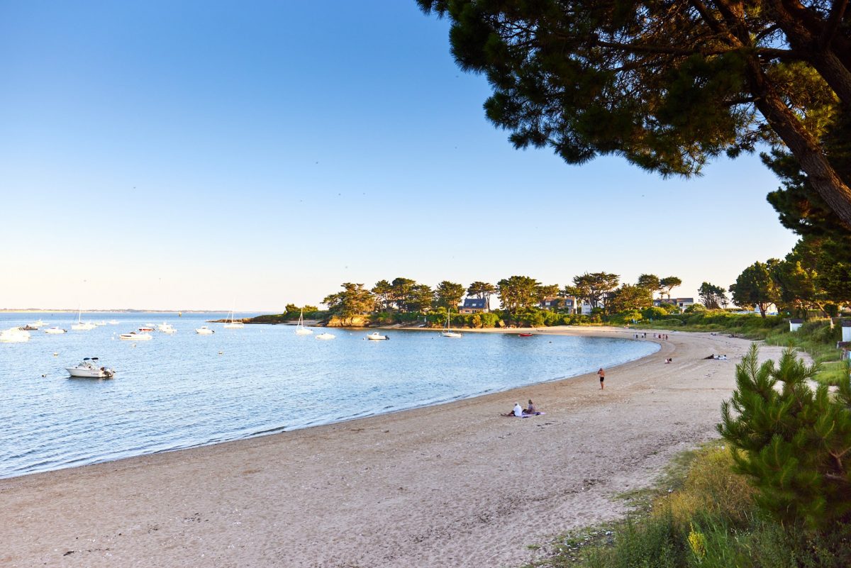 Profitez de votre accès direct à la plage pendant vos vacances en Bretagne Sud !