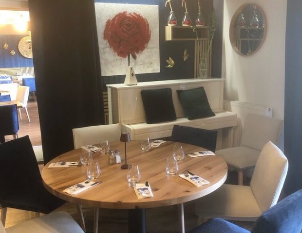 Restaurant le Café Pêcheur – Damgan – table près du piano